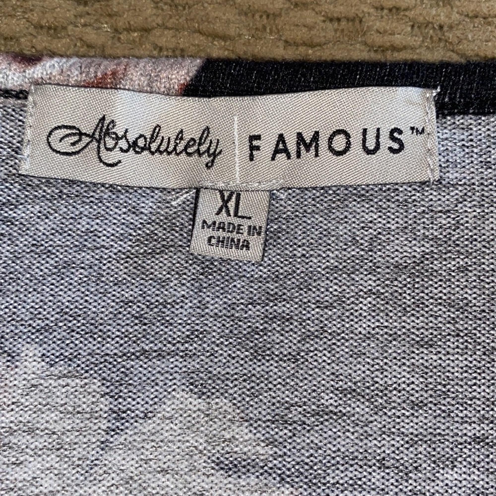 ABSOLUTELY Famous Top - Picture 7 of 9